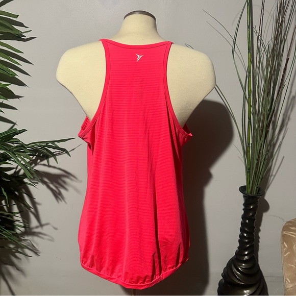 Workout top - Picture 2 of 3